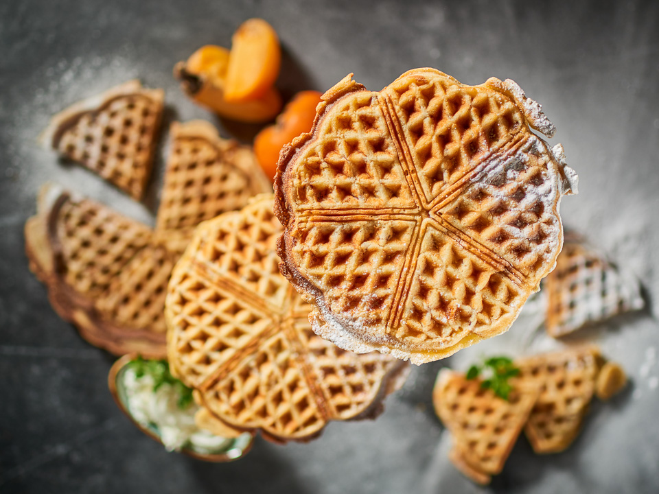 Bild zum Rezept: Kakiwaffeln mit Sahne