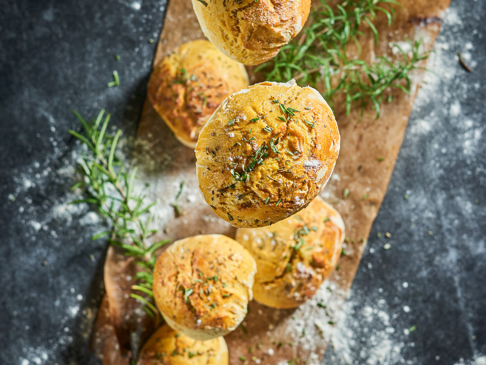 Bild zum Rezept: Kürbisbrötchen mit Pfeffer und Rosmarin