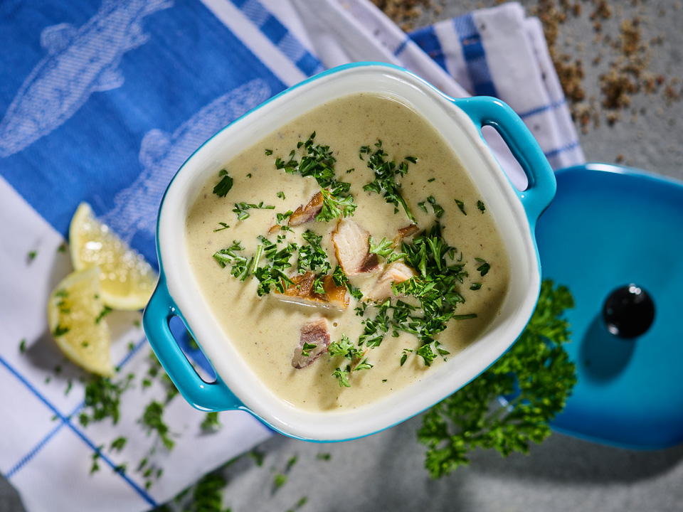 Bild zum Rezept: Räuchermakrelensuppe mit Petersilie und Apfel