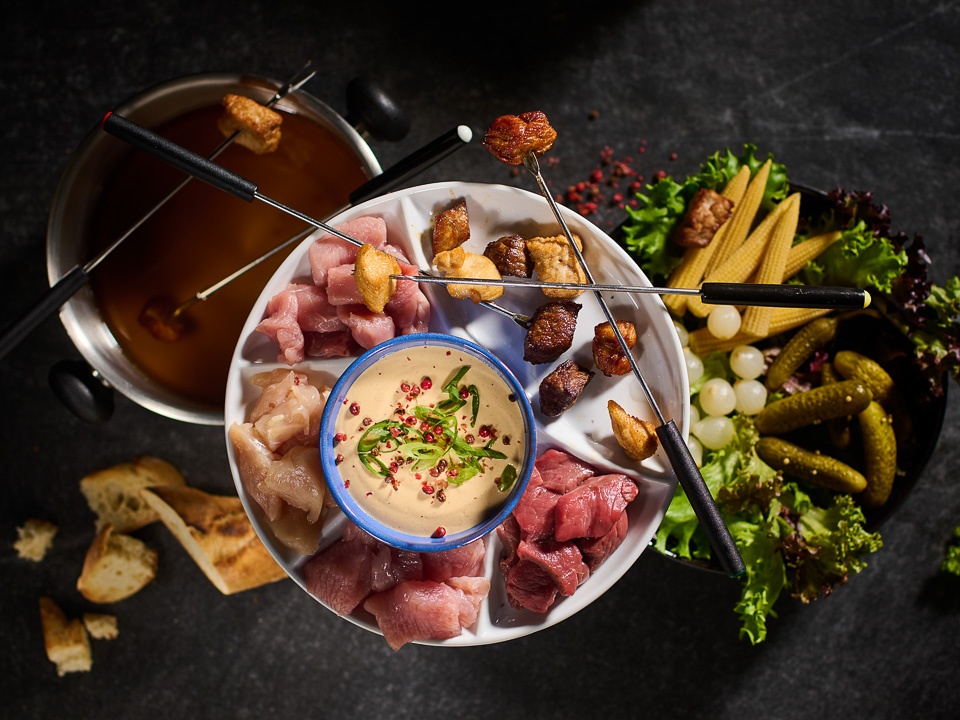 Bild zum Rezept: Fondue mit rosa Soße und Pickles