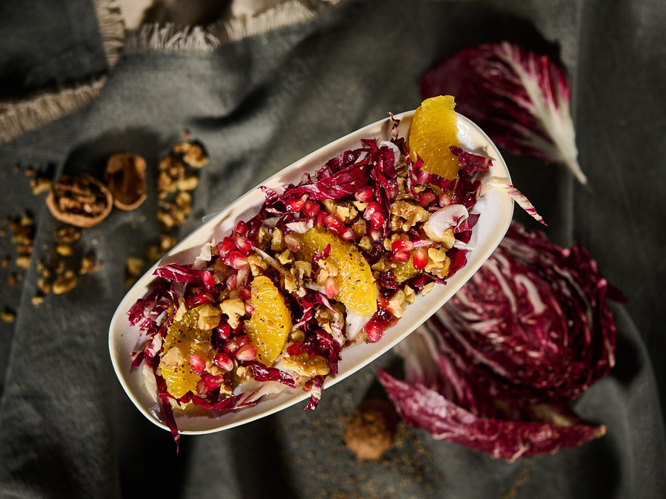 Bild zum Rezept: Radicchio-Rohkost mit Orange und Walnuss