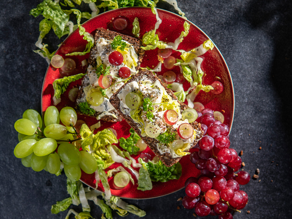 Bild zum Rezept: Vollkornbrot mit Gorgonzola und Trauben